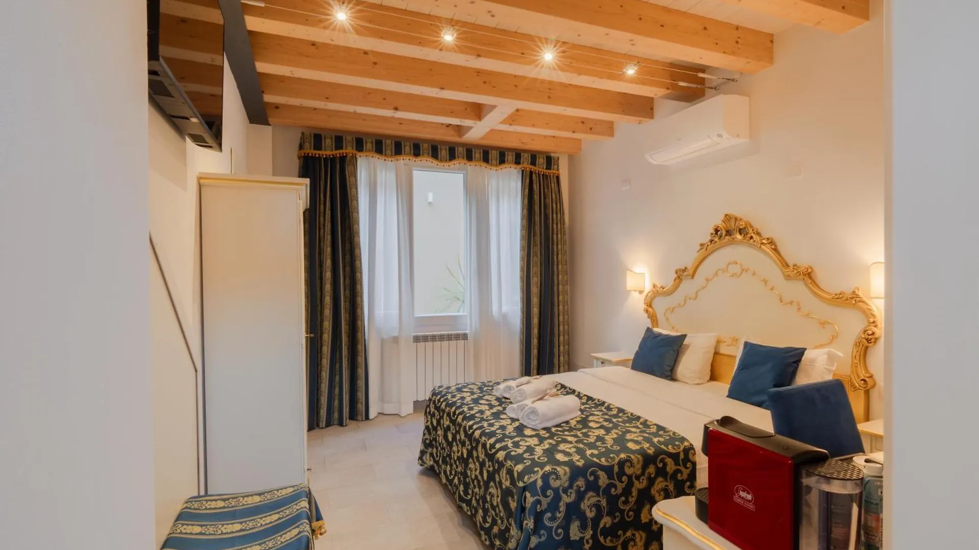 Flove' Rooms Venecia Pensión