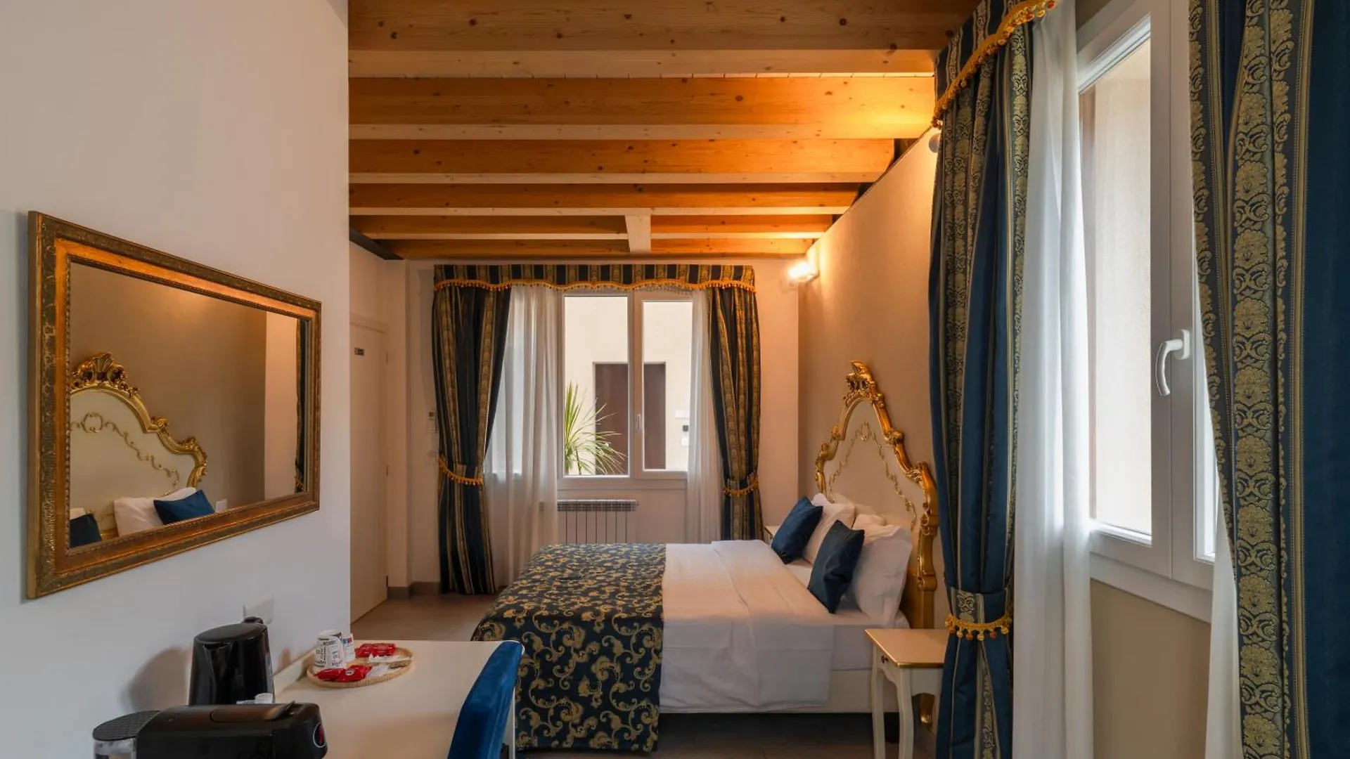 Pensión Flove' Rooms Venecia