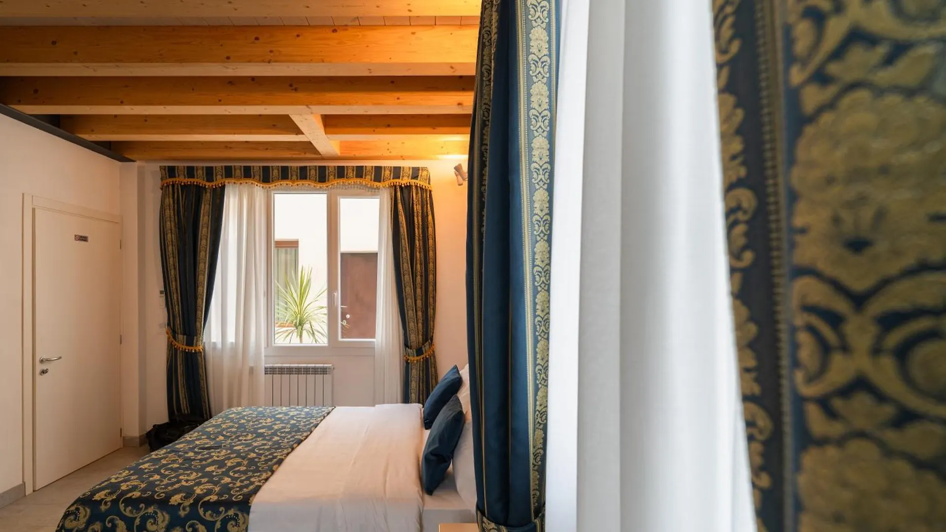 Flove' Rooms Venecia 0*,  Italia